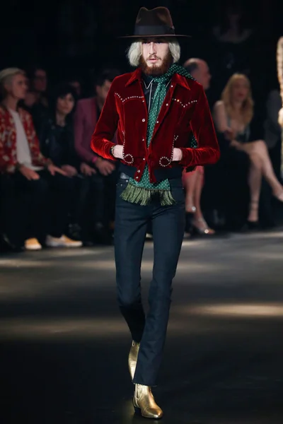 Look 18